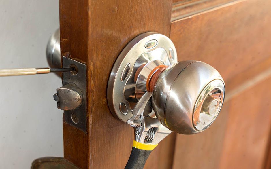 ouverture de porte claquée serrurier Eyguières